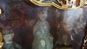 Tượng đá cổ Tản Viên Sơn Thánh ở đền Thượng Ba Vì.