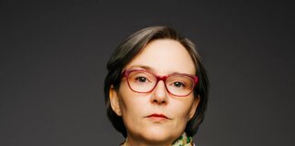 Sống lại năm 2020 qua tiểu thuyết – Harvard Gazette Leah De Forest. Photo by Adrianne Mathiowetz