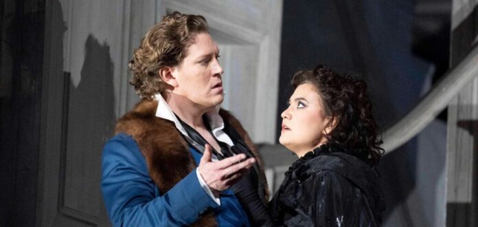 Gordon Bintner & Aigul Akmetshina as Don Giovanni & Donna Elvira. Photo: Alastair Muir.
