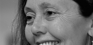 Anne Carson đoạt giải Nobel Văn học Ảnh của Peter Smith. Được phép của New Directions Books.