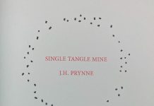 Bài thơ cuối cùng của Prynne Tác phẩm Single Tangle Mine (2026) của JH Prynne , Face Press. Ảnh do Ian Heames cung cấp.